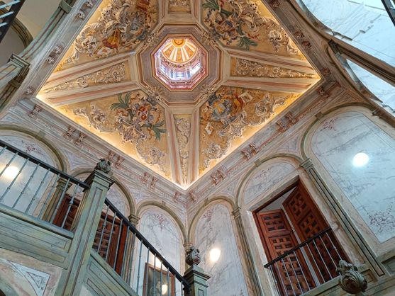 Cúpula policromada en antiguo colegio de Calasanz Cúpula policromada en antiguo colegio de Calasanz