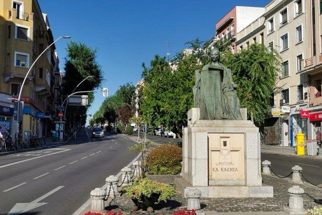 Estatua La Latina Barrio de La Latina: Historia y curiosidades