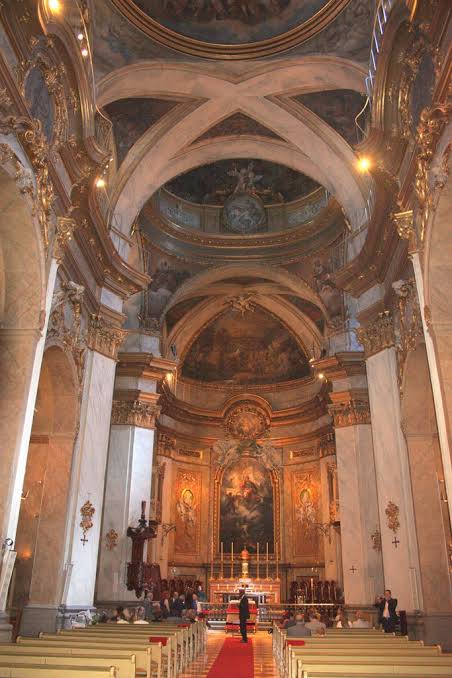 Decoración interior, frescos de las bóvedas y de las cúpulas Decoración interior, frescos de las bóvedas y de las cúpulas