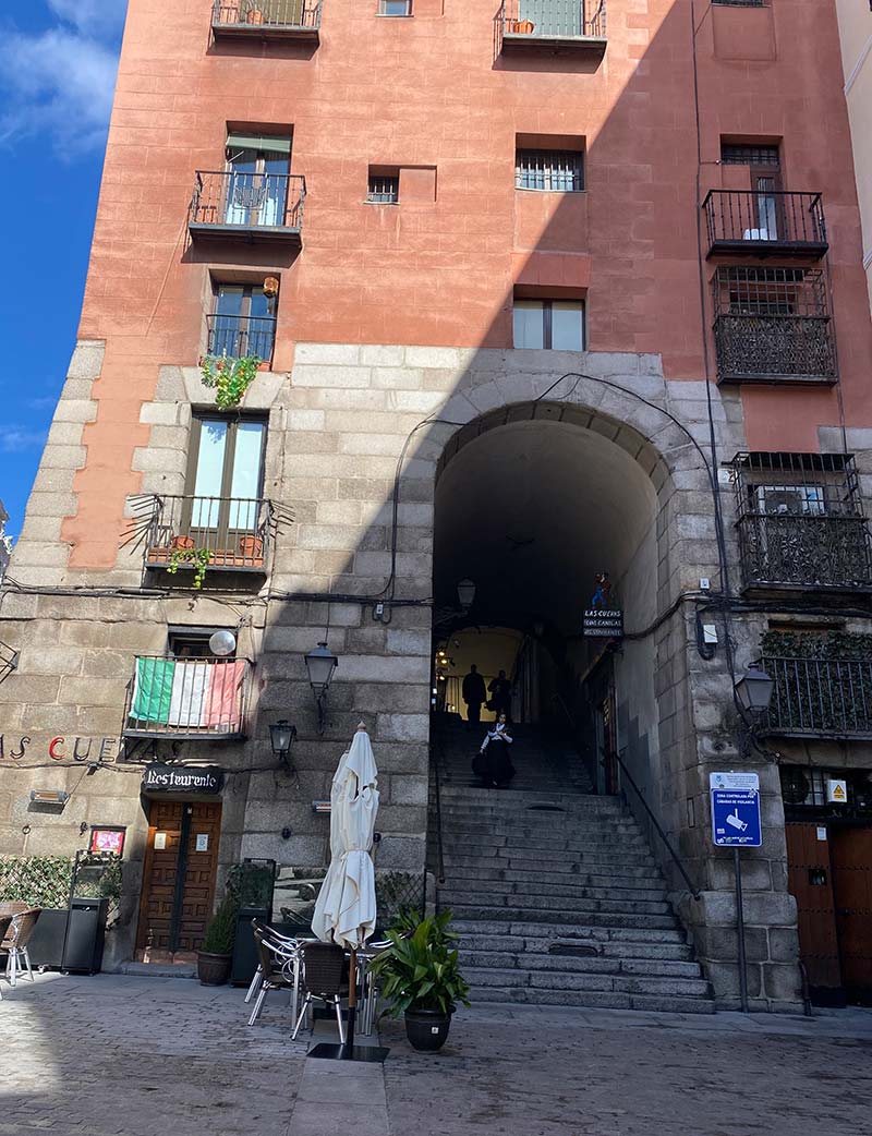 Arco de Cuchilleros Arco de Cuchilleros