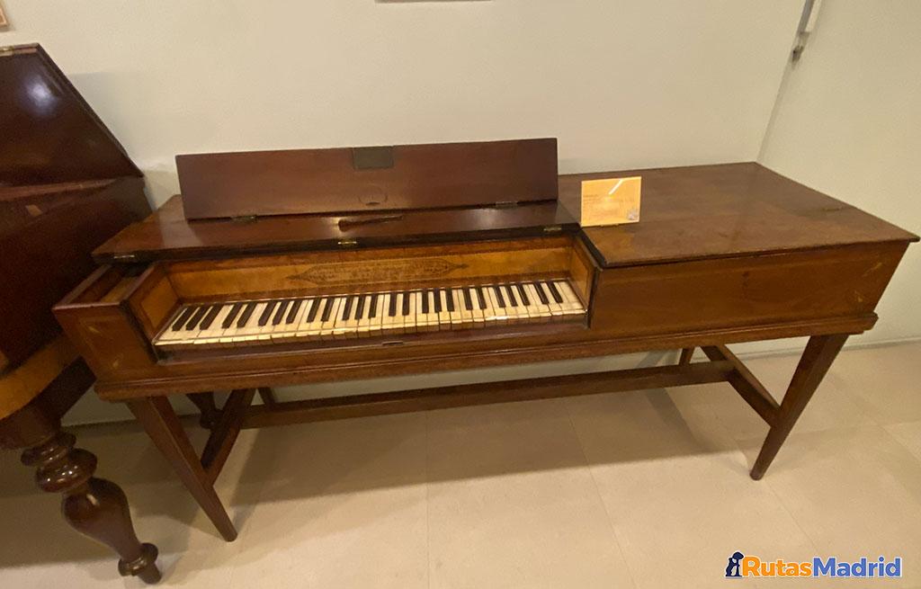 Uno de los instrumentos conservados en el Real Conservarorio de música Uno de los instrumentos conservados en el Real Conservarorio de música