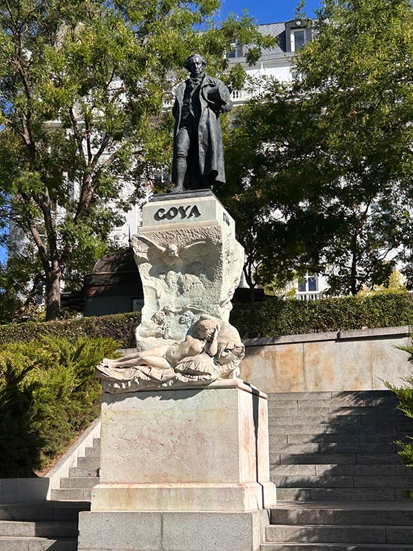estatua-GOYA estatua-GOYA