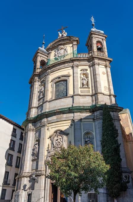 Su impresionante fachada convexa es el rasgo más famoso de la basílica Su impresionante fachada convexa es el rasgo más famoso de la basílica