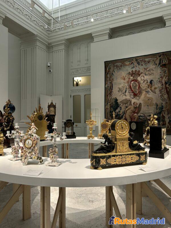 MESA CENTRAL CON RELOJES MESA CENTRAL CON RELOJES