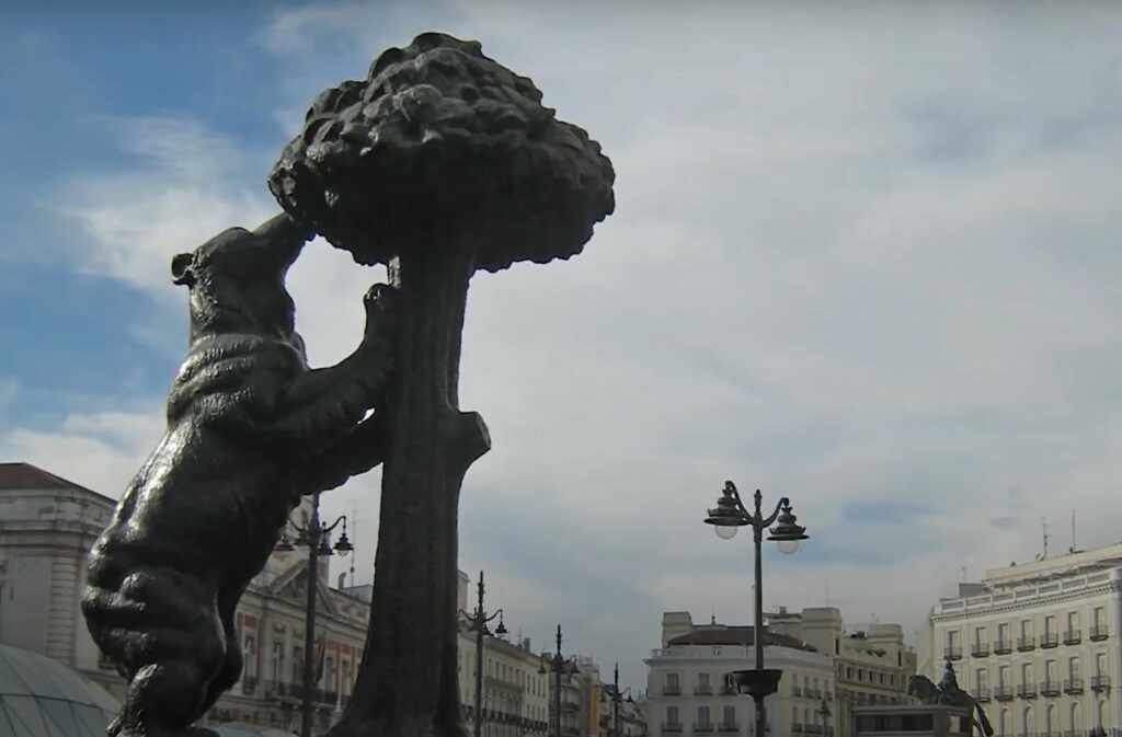 La famosa estatua del oso y el árbol frutal, El Oso y El Madroño. La famosa estatua del oso y el árbol frutal, El Oso y El Madroño.