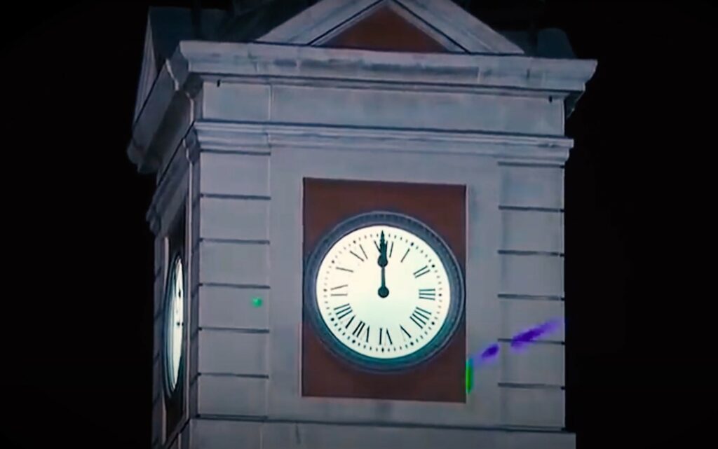 Casa de Correos y la torre del reloj de la Puerta del Sol Casa de Correos y la torre del reloj de la Puerta del Sol