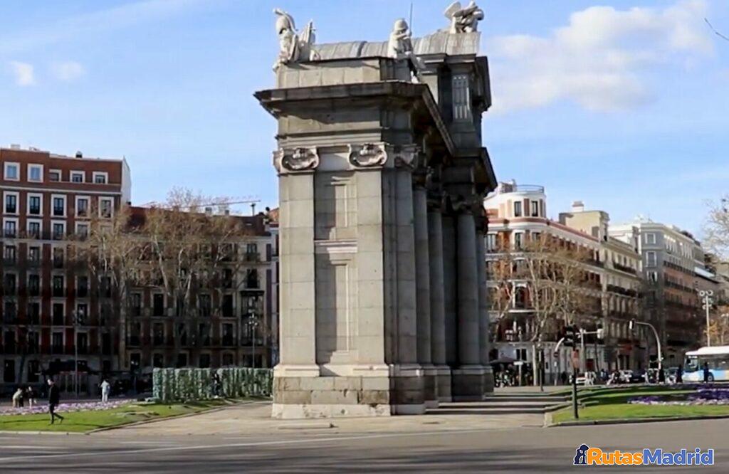 Breve historia de la Puerta en la Rotonda de la Plaza de la Independencia Breve historia de la Puerta en la Rotonda de la Plaza de la Independencia