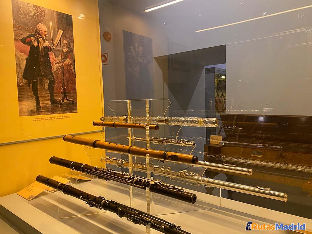 Una de las vitrinas del museo que alberga el museo del conservatorio Una de las vitrinas del museo que alberga el conservatorio